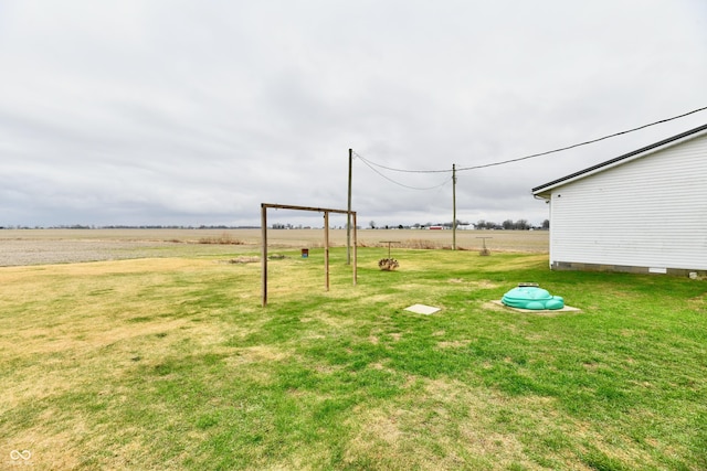 view of yard featuring a rural view