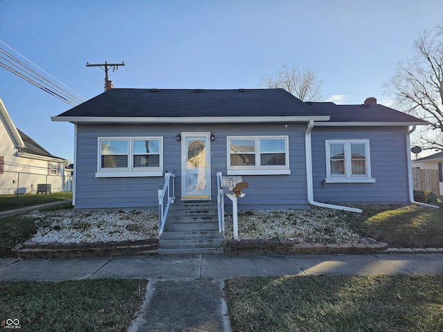 view of front of house with a front lawn