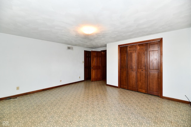 unfurnished bedroom featuring a closet