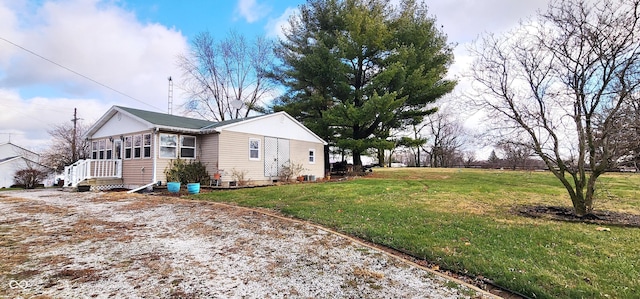 view of side of property featuring a yard