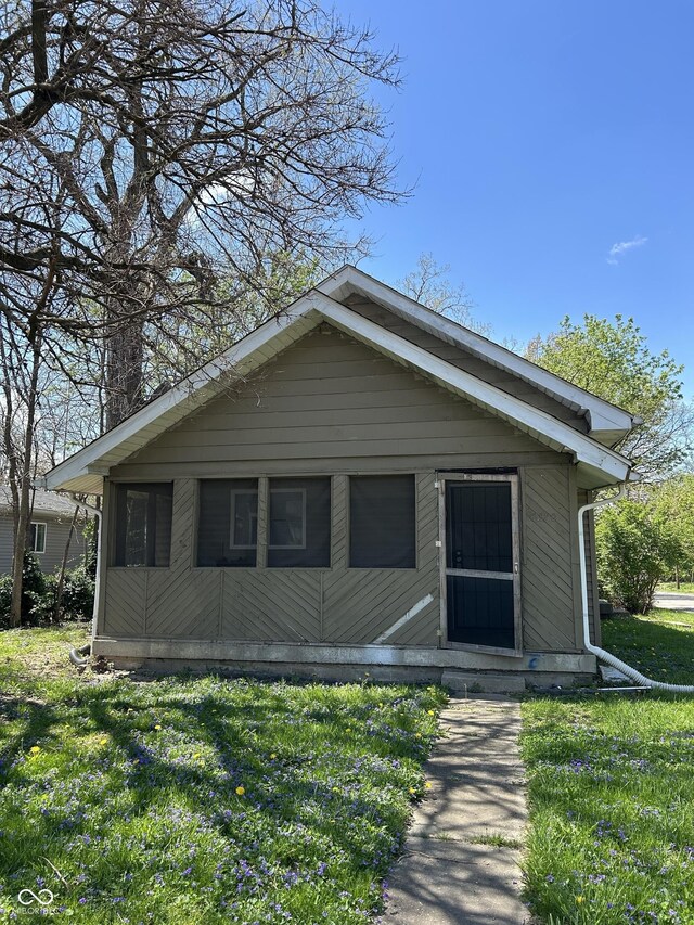2270 Wheeler St, Indianapolis, IN 46218 - view of front facade featuring a front yard