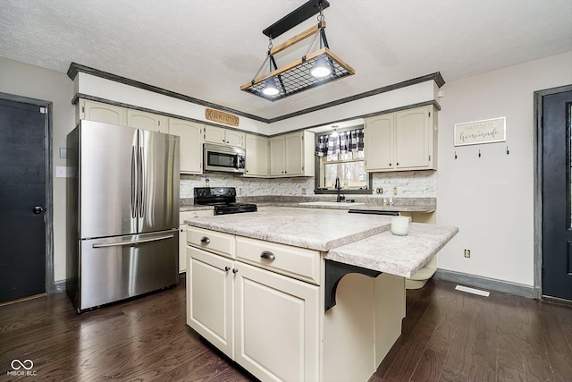 kitchen featuring a textured ceiling, stainless steel appliances, dark wood-type flooring, decorative light fixtures, and a center island