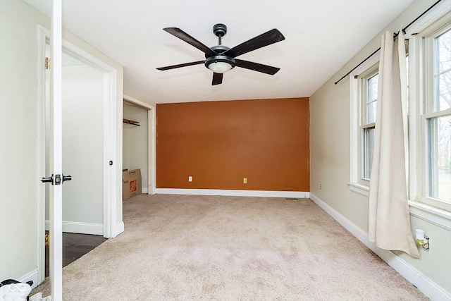 unfurnished room featuring ceiling fan and carpet