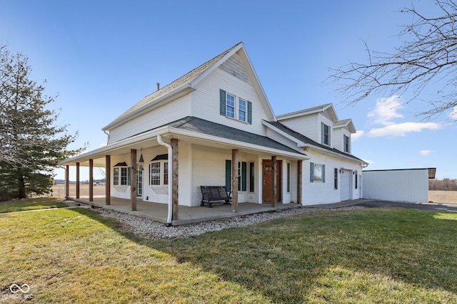 view of front of property featuring a patio and a front yard