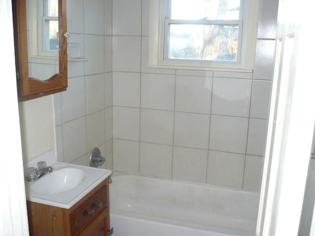 bathroom featuring vanity and tiled shower / bath combo