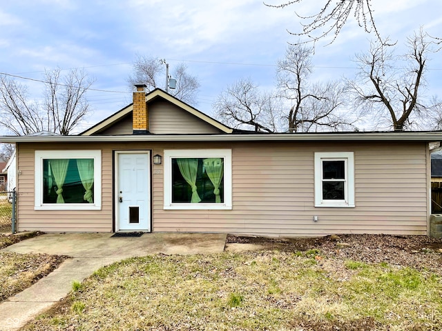 view of front facade featuring a front yard and a patio area