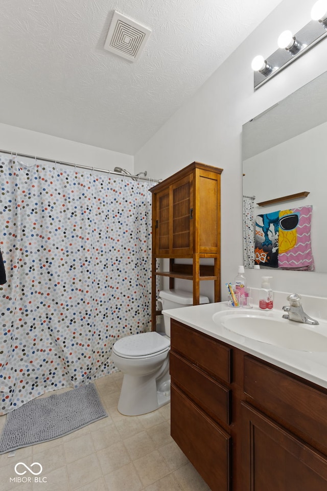 bathroom with vanity, a shower with shower curtain, a textured ceiling, and toilet