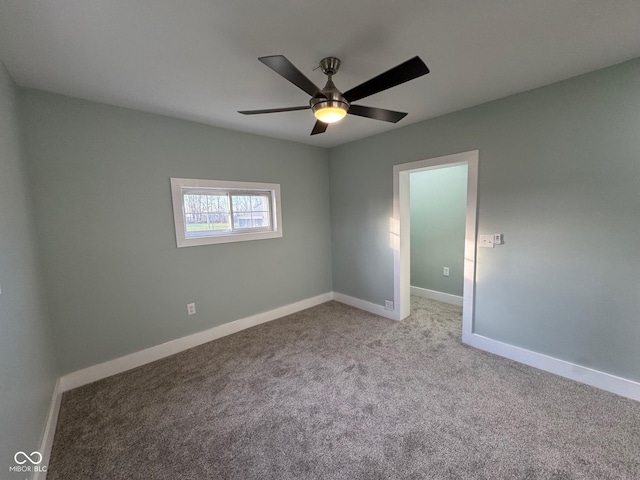 carpeted empty room featuring ceiling fan