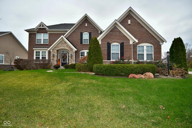 view of front of property featuring a front yard