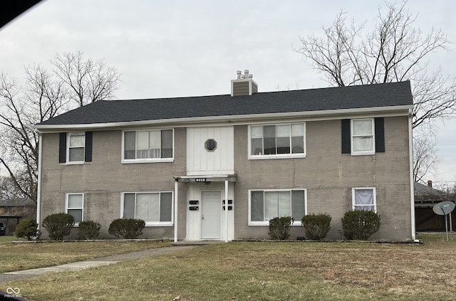 view of front of home featuring a front lawn