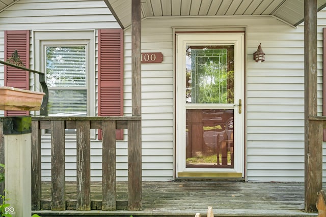100 N Jefferson St, Nashville, IN 47448 - doorway to property featuring a porch