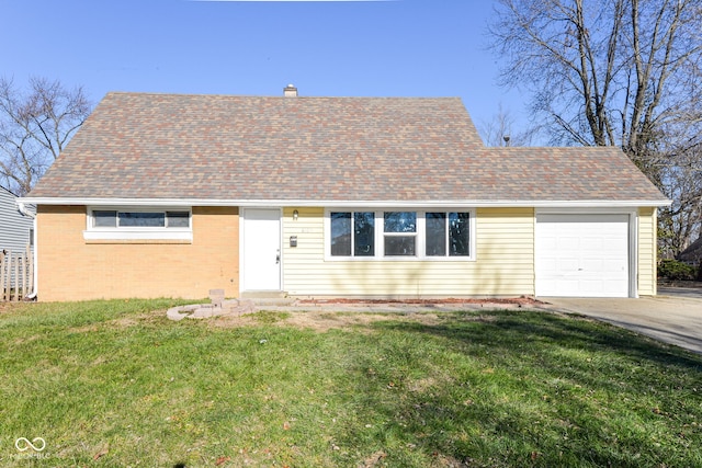 view of front of home featuring a front yard and a garage