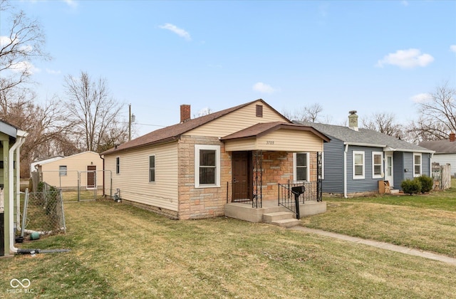 view of front of home featuring a front yard