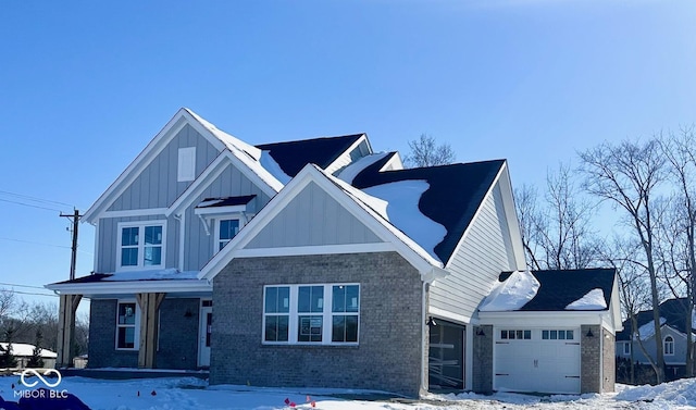 view of front of house with covered porch and a garage