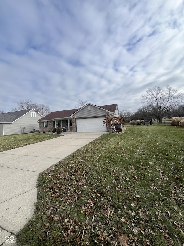 view of front facade featuring a garage and a front lawn