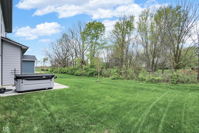 view of yard featuring a hot tub