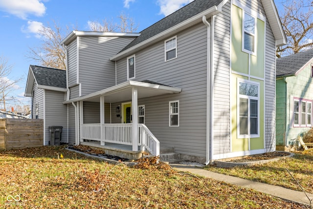 view of front of house with a front lawn