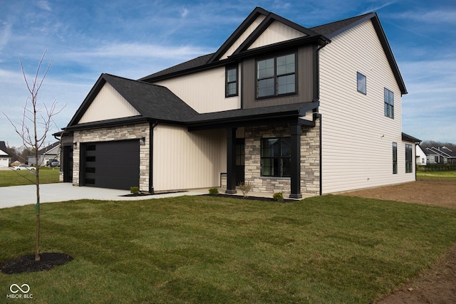 view of front facade with a front yard