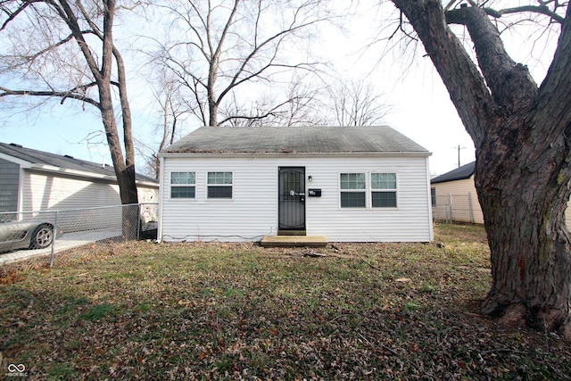 view of front of property with a front lawn