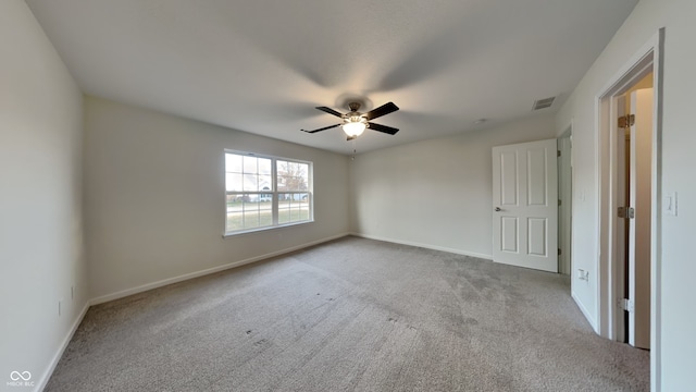 carpeted empty room featuring ceiling fan