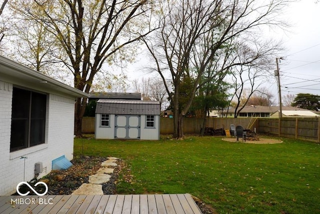 view of yard featuring a storage unit