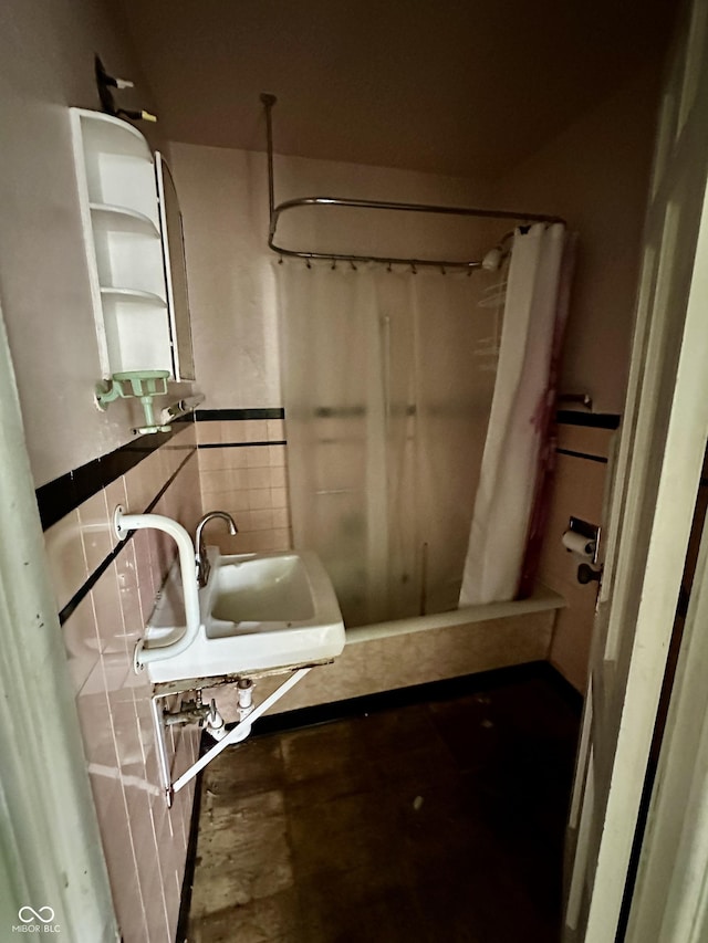 bathroom with curtained shower and sink