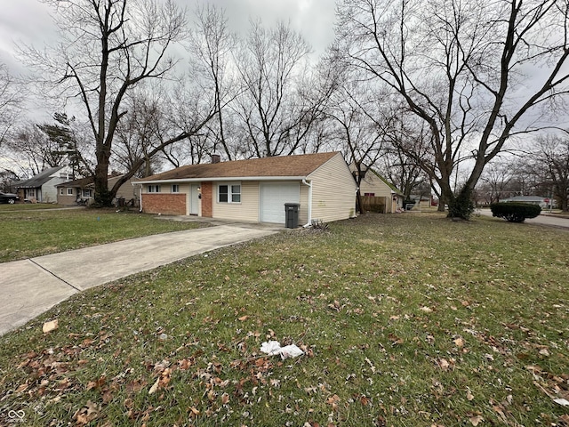 view of front of home featuring a front yard and a garage