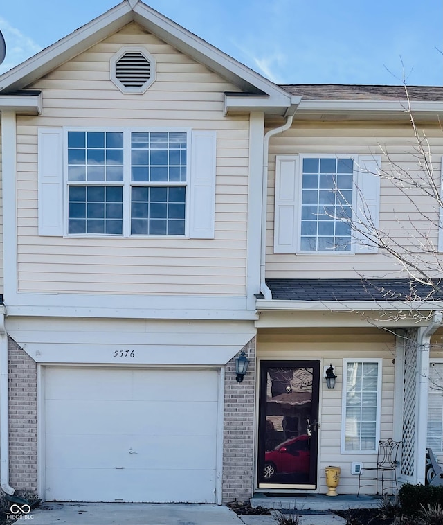 view of front facade with a garage