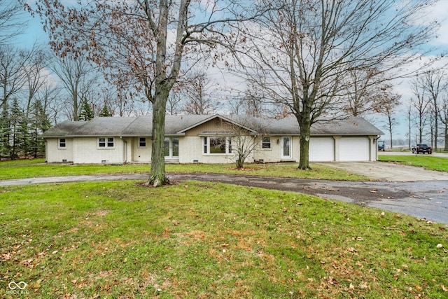 ranch-style home featuring a front lawn and a garage