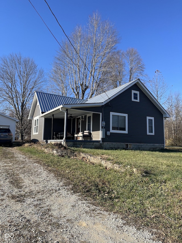 view of front facade with a front lawn and a porch