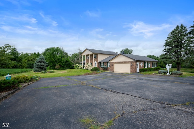 view of front of property featuring a front lawn and a garage