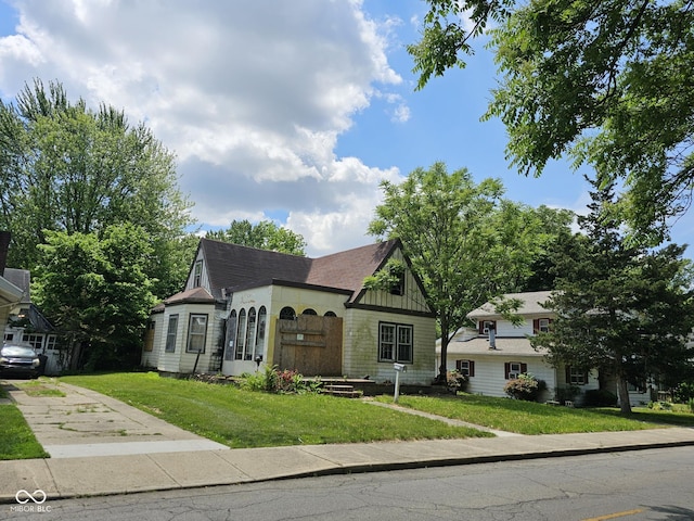 view of front of home with a front yard