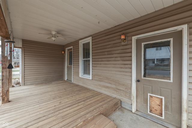 deck with ceiling fan