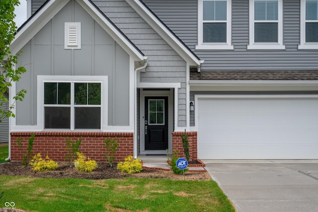 view of front facade with a garage