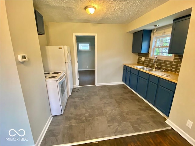 kitchen with dark wood-type flooring, electric stove, sink, decorative backsplash, and a textured ceiling