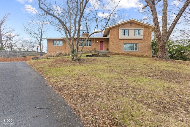 tri-level home featuring a front lawn