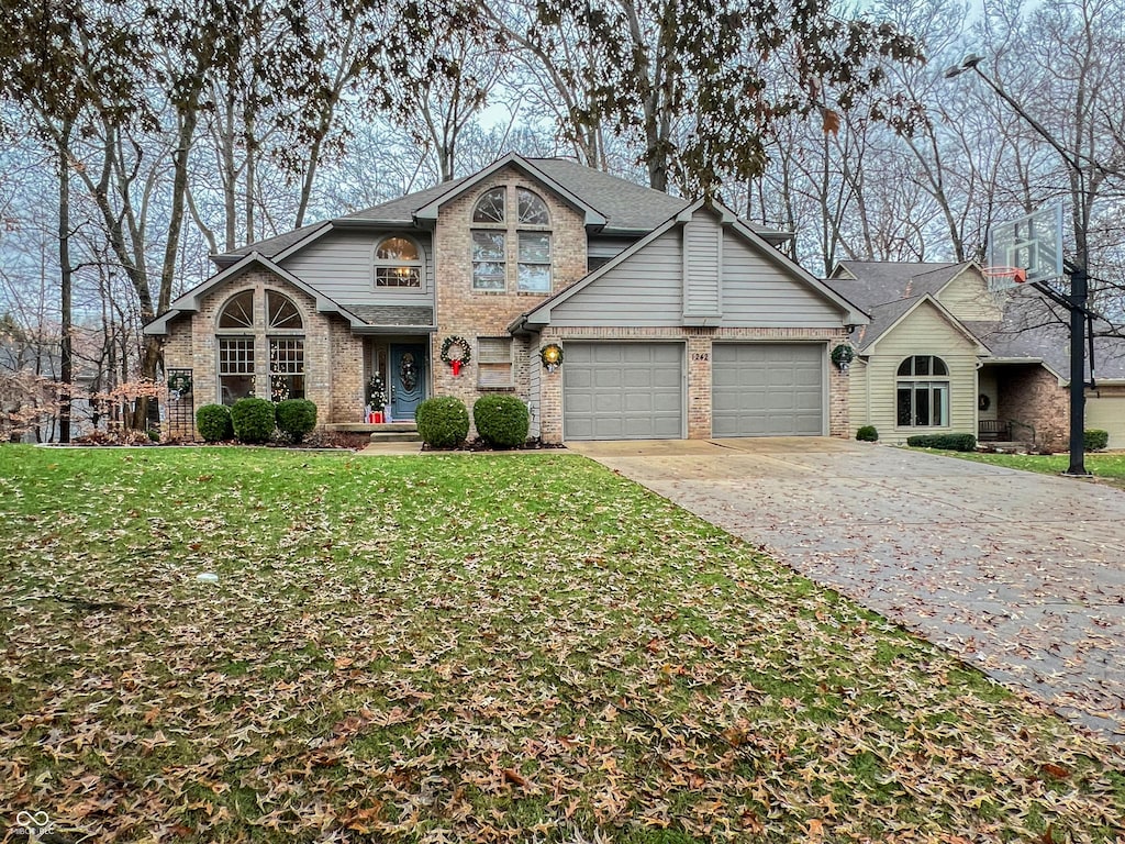 view of front facade featuring a garage and a front lawn