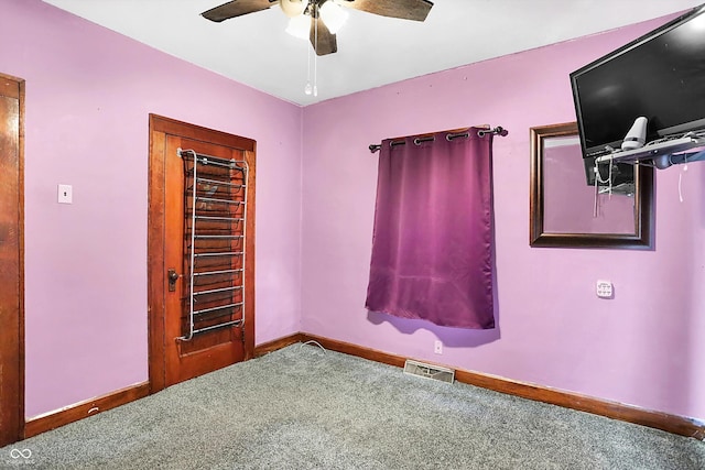 unfurnished room with carpet and ceiling fan