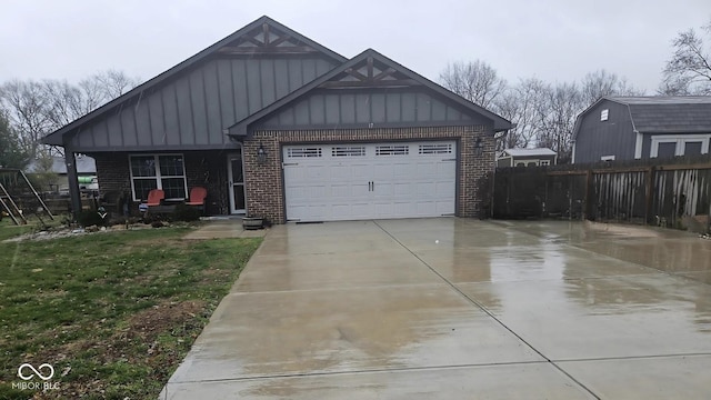 view of front facade featuring a garage