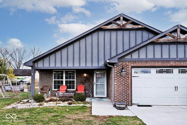 view of front of home featuring a porch and a garage