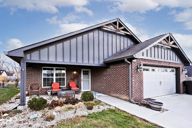 view of front facade featuring a garage