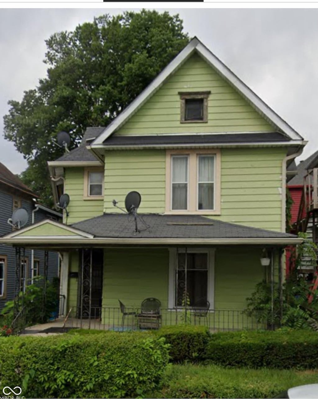 view of front of house with covered porch