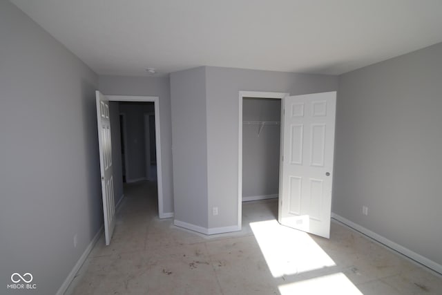 unfurnished bedroom featuring a closet