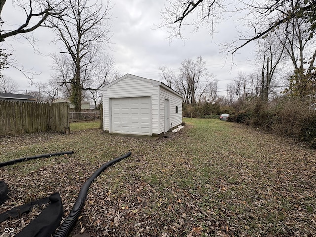 view of yard featuring an outdoor structure and a garage