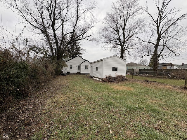 3919 E 34th St, Indianapolis, IN 46218 - view of yard