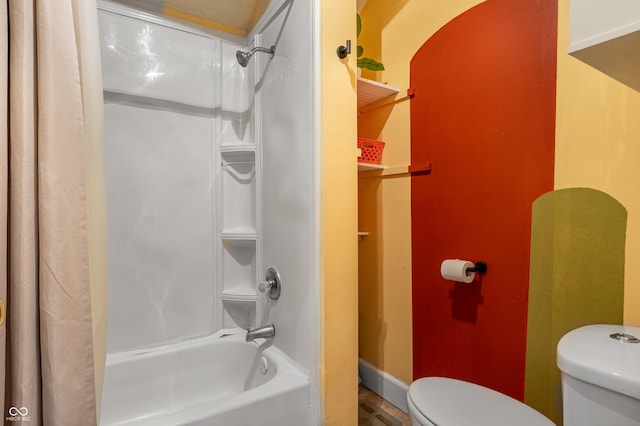 bathroom featuring toilet and shower / bath combo with shower curtain