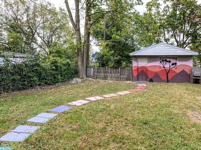 view of yard featuring a storage shed