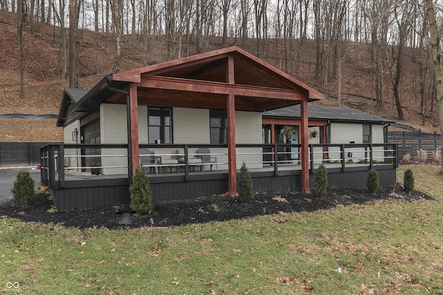 view of front of house with a front lawn