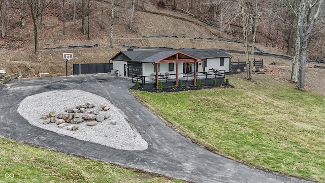 single story home with a porch and a front yard