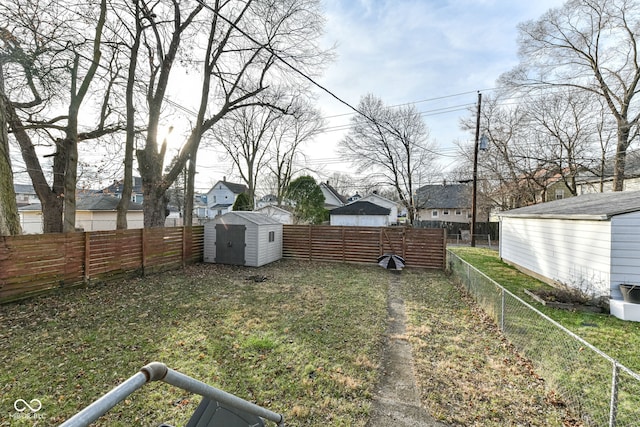 view of yard featuring a shed